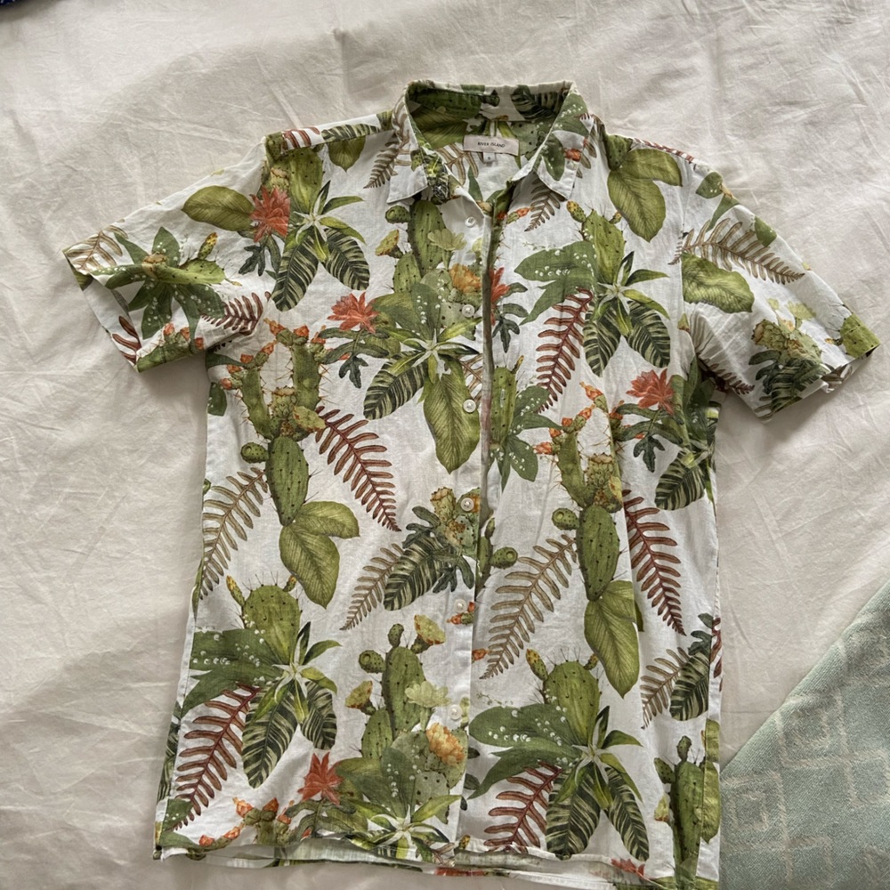 Lightweight River Island succulent print men’s size small button down